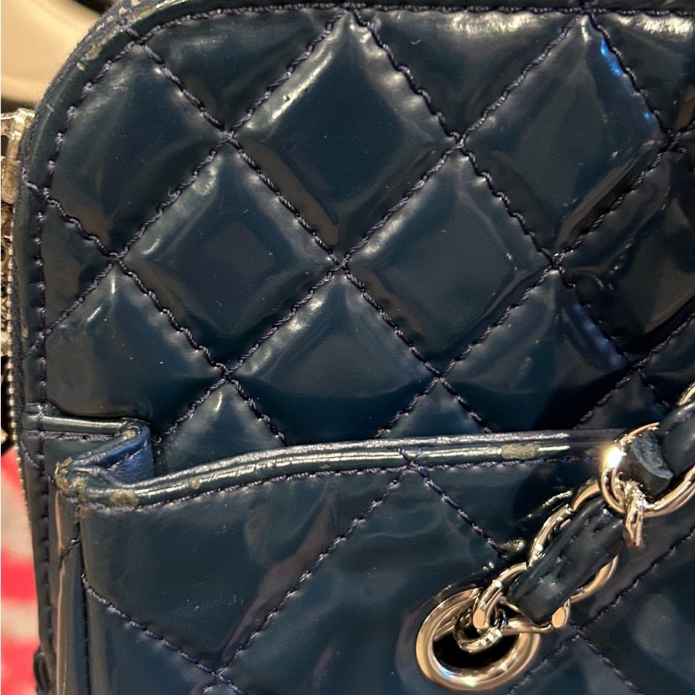 Authentic CHANEL patent quilted shoulder bag - Picture 10 of 14